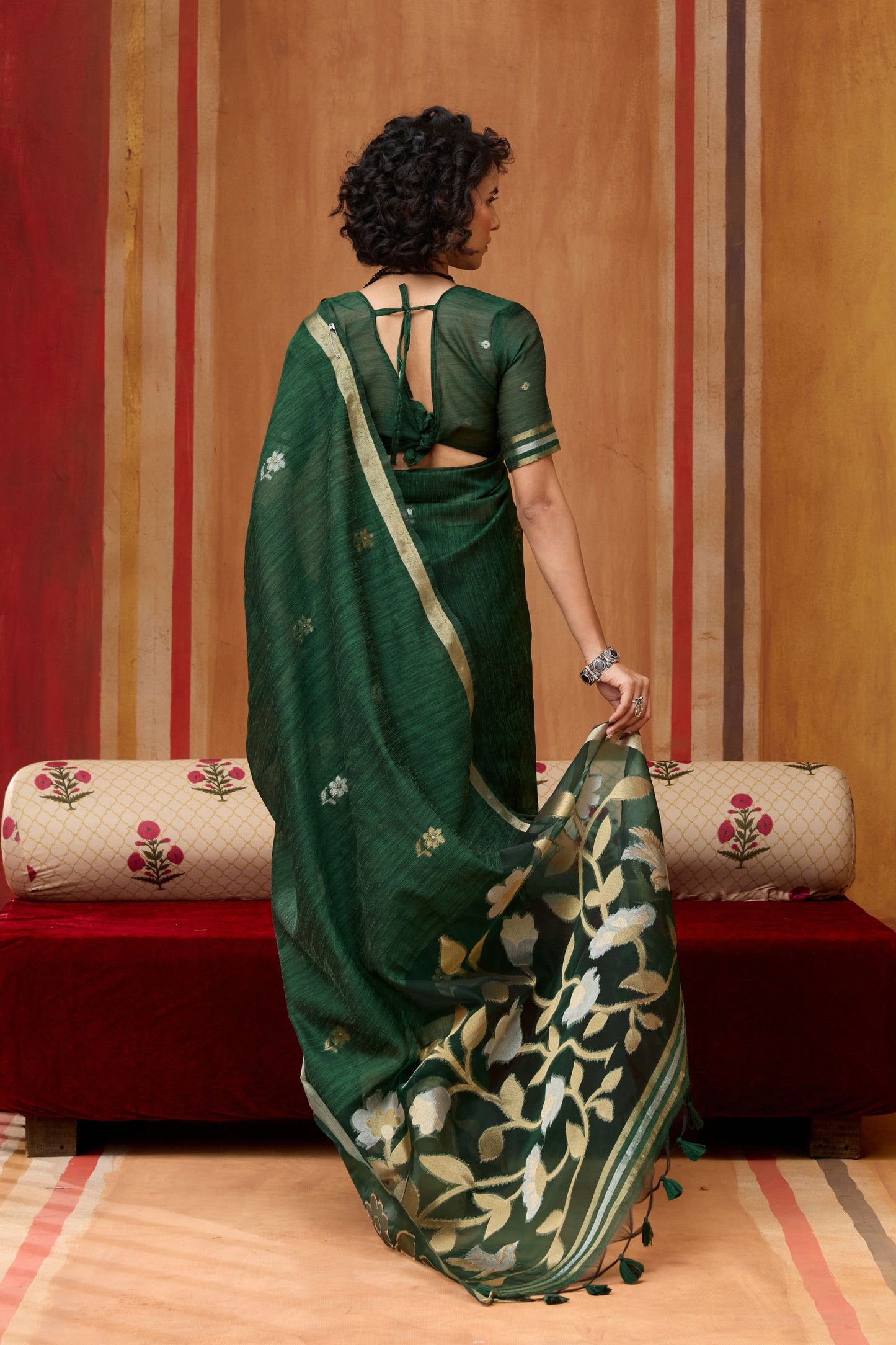 Green Silk Blend Saree with Gold Zari Border Floral Woven Pallu