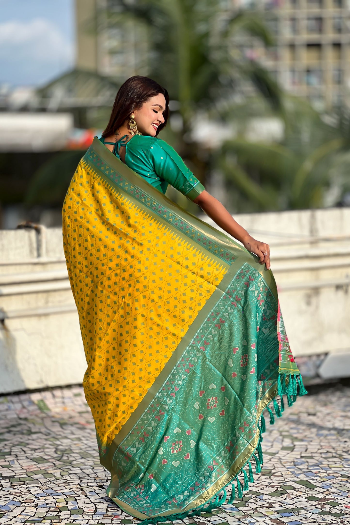 Yellow Saree Green Contrast Border Traditional Printed Design
