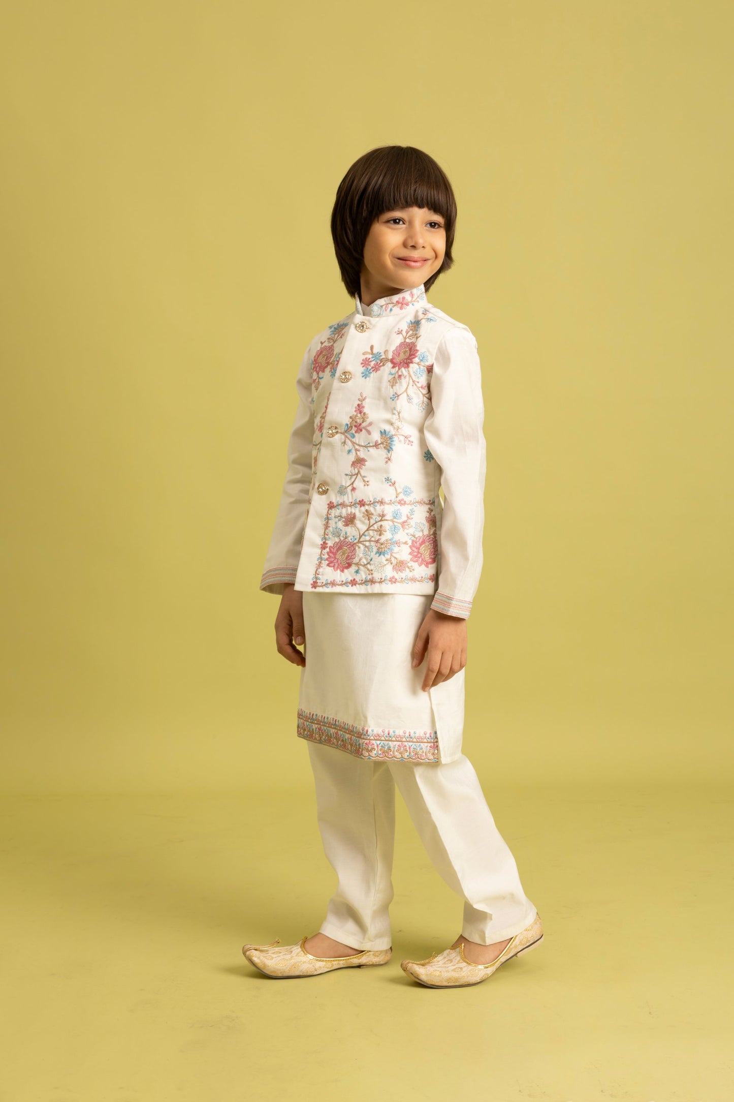 Graceful White Viscose Silk Embroidered Kurta Set with Floral Nehru Jacket