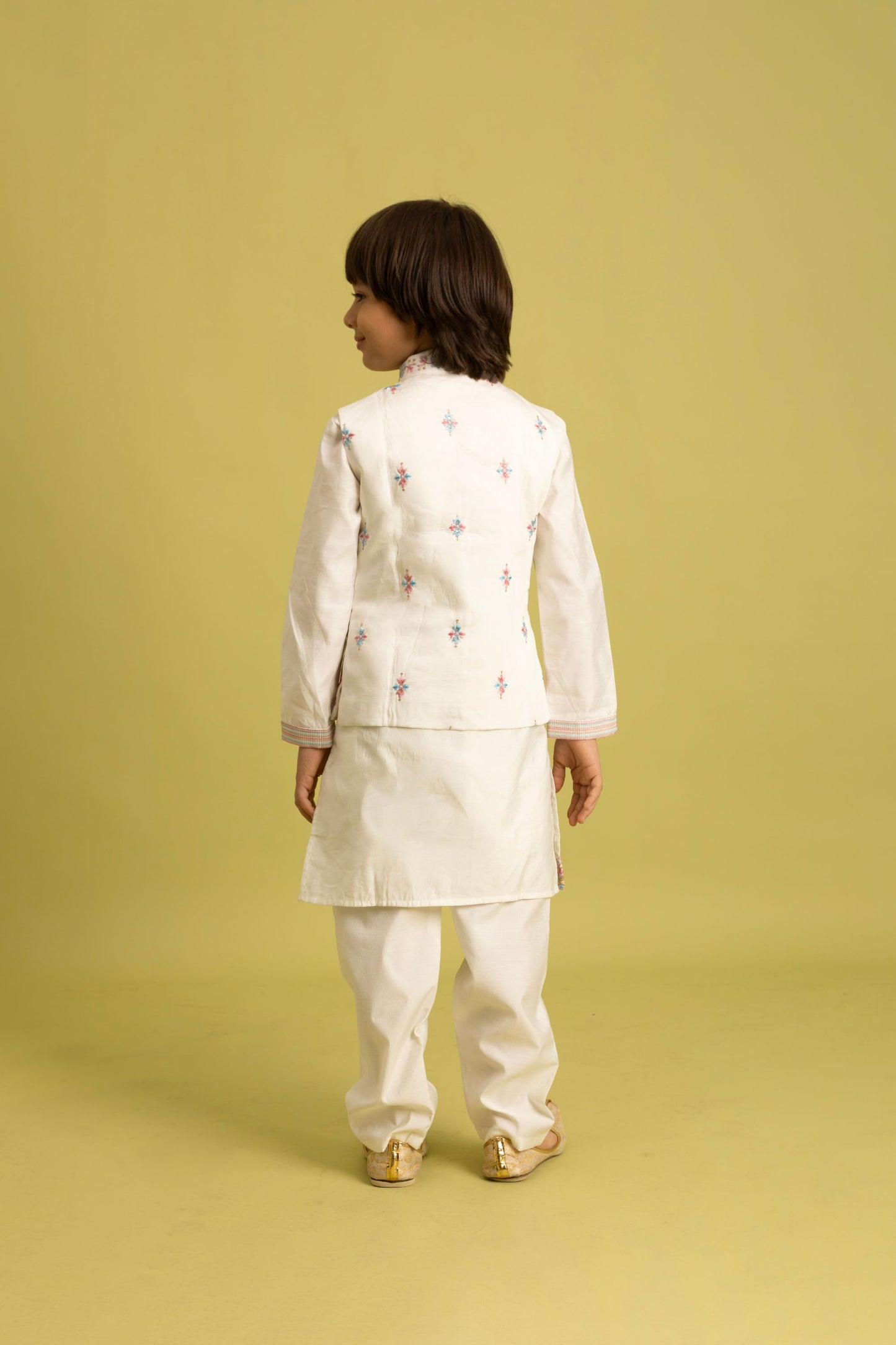 Graceful White Viscose Silk Embroidered Kurta Set with Floral Nehru Jacket