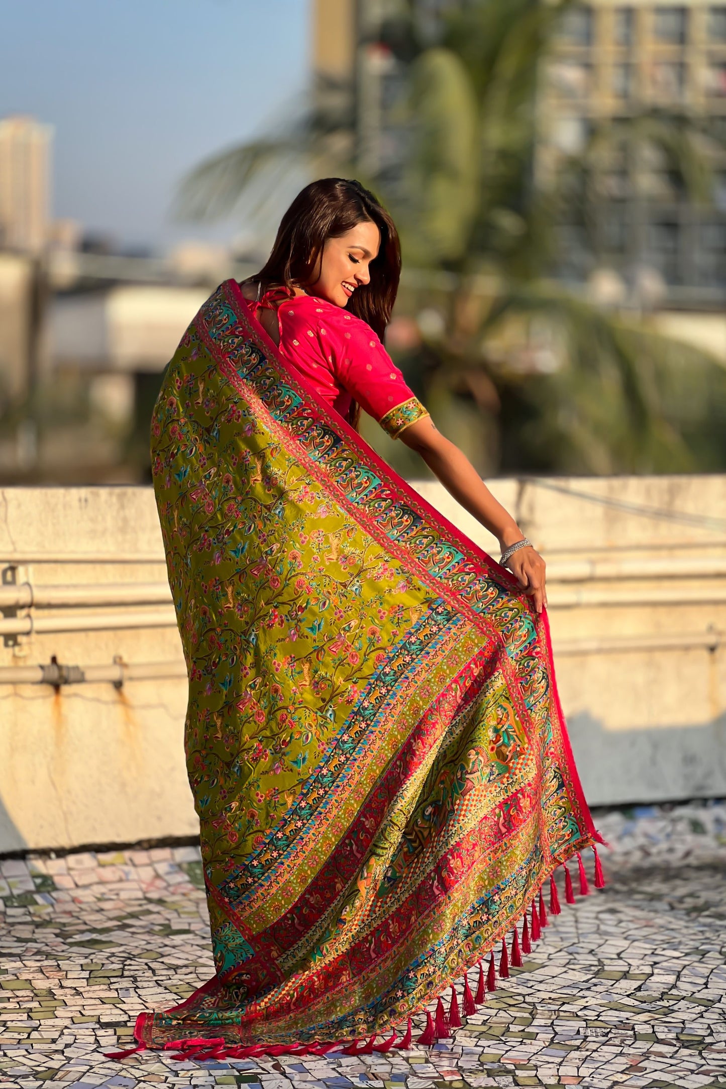 Olive Green Printed Silk Saree Multicolor Traditional Border Pink Blouse