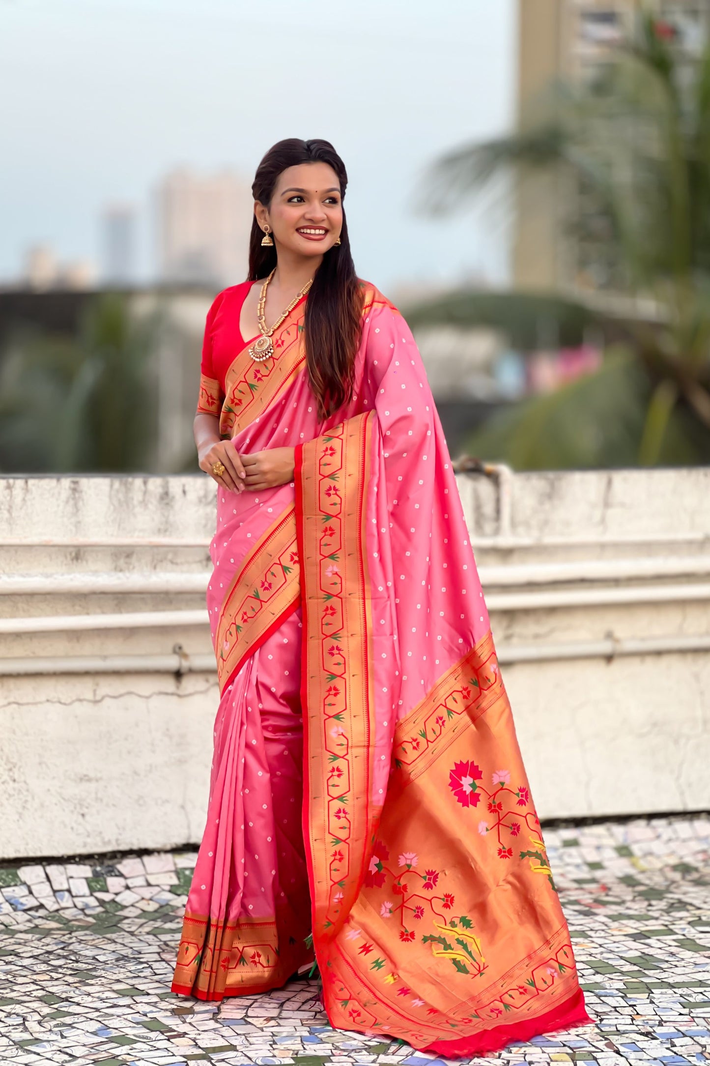 Pink Silk Blend Saree Traditional Floral Border Saree with Rich Pallu