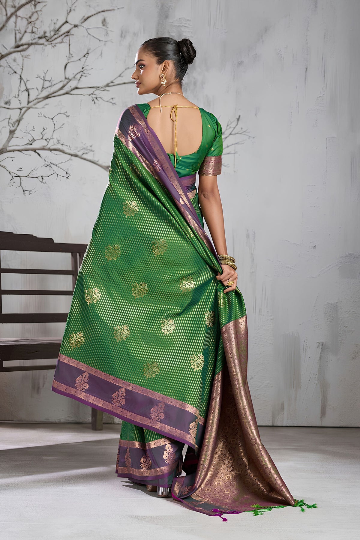 Stunning Green Silk Woven Saree Zari Border for Women