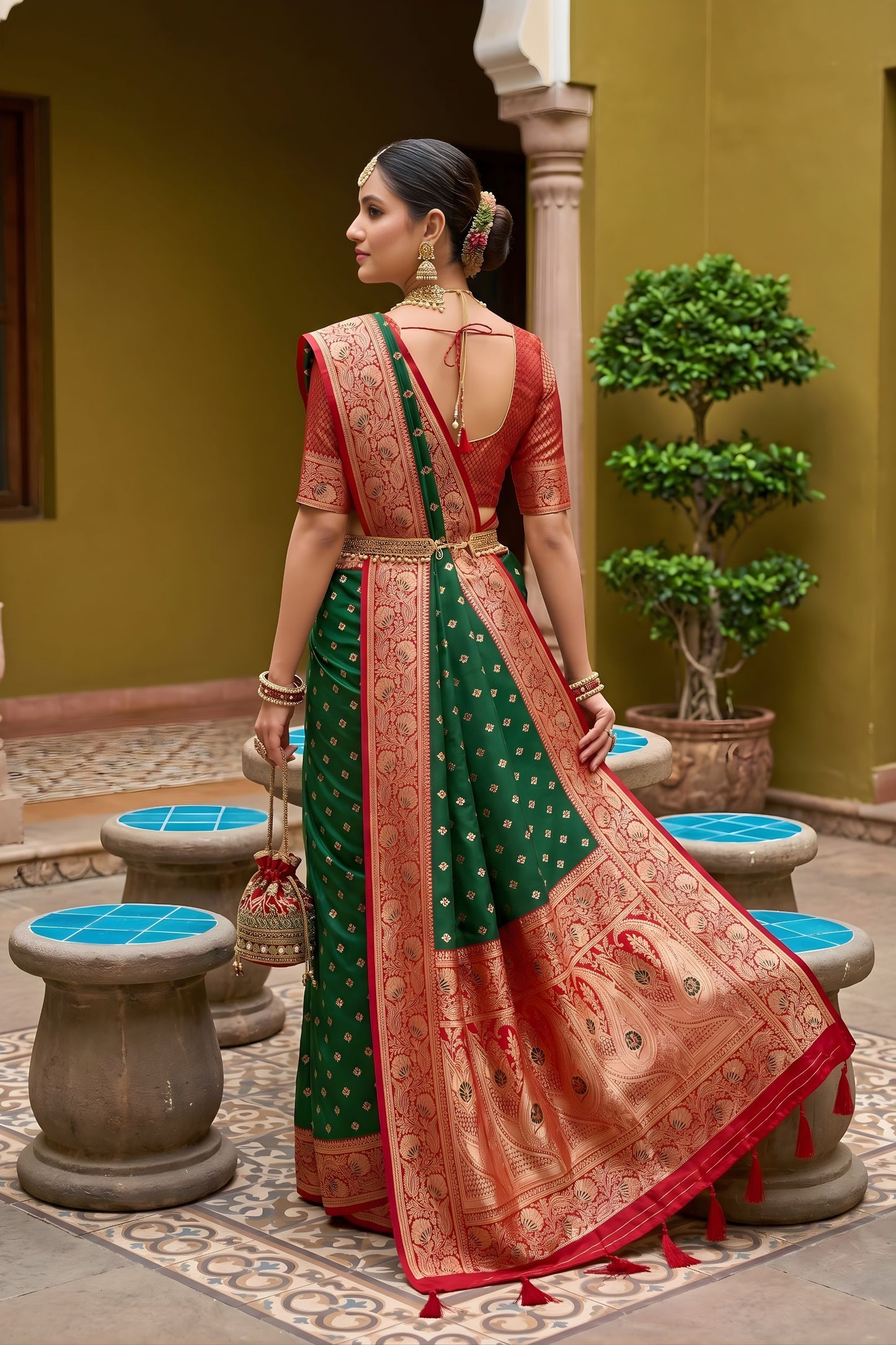 Luxury Green Soft Silk Saree Zari Weaving Meenakari Motifs for Wedding