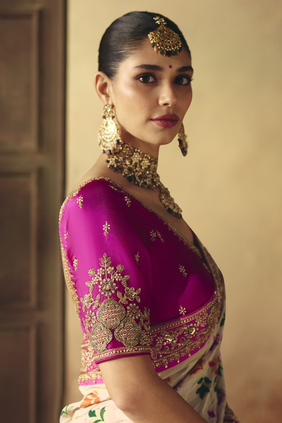 Elegant Cream Pure Georgette Saree Weaving Work Embroidered Border for Women