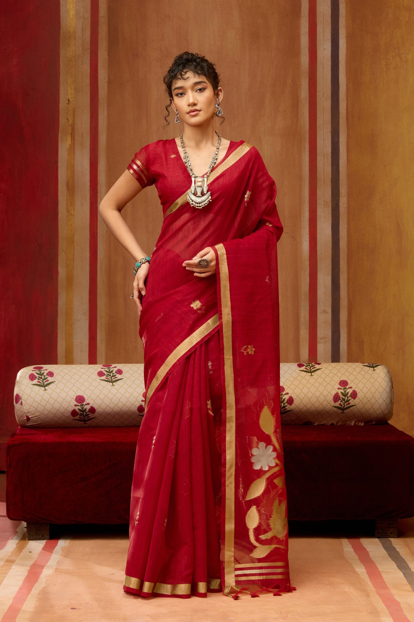 Elegant Red Silk Blend Saree with Gold Zari Border Floral Woven Pallu