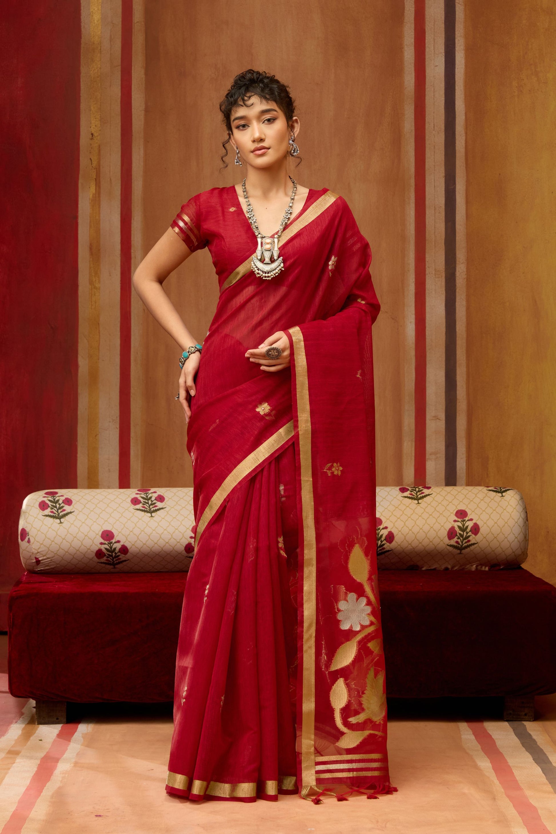 Elegant Red Silk Blend Saree with Gold Zari Border Floral Woven Pallu