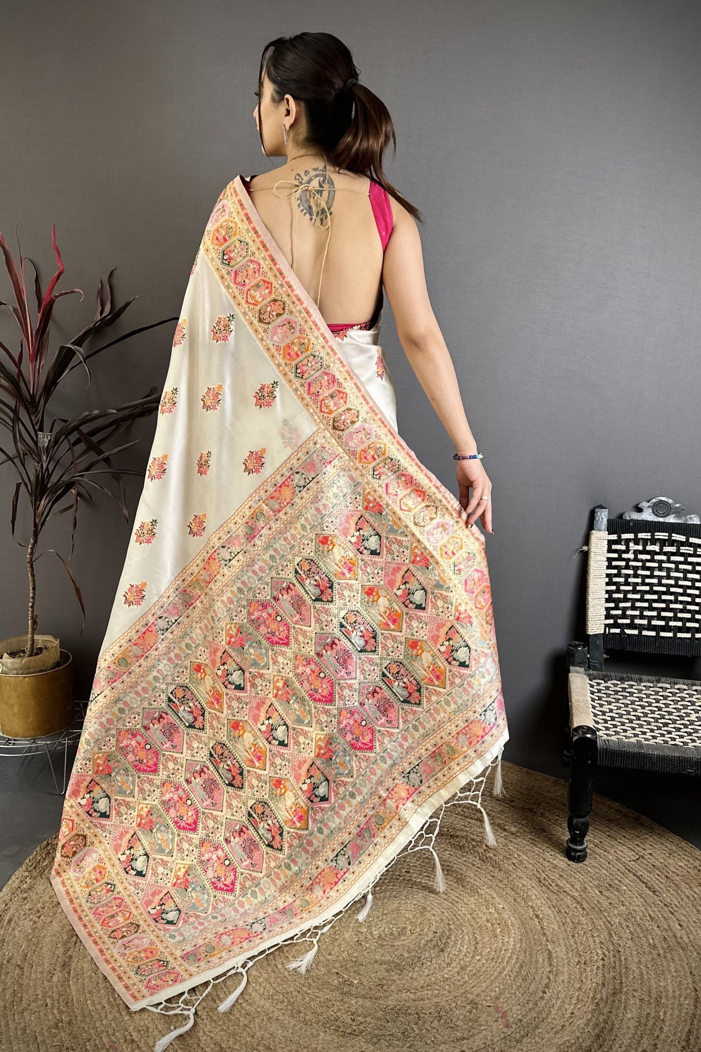 Off White Soft Silk Saree Pink Gold Traditional Woven Border