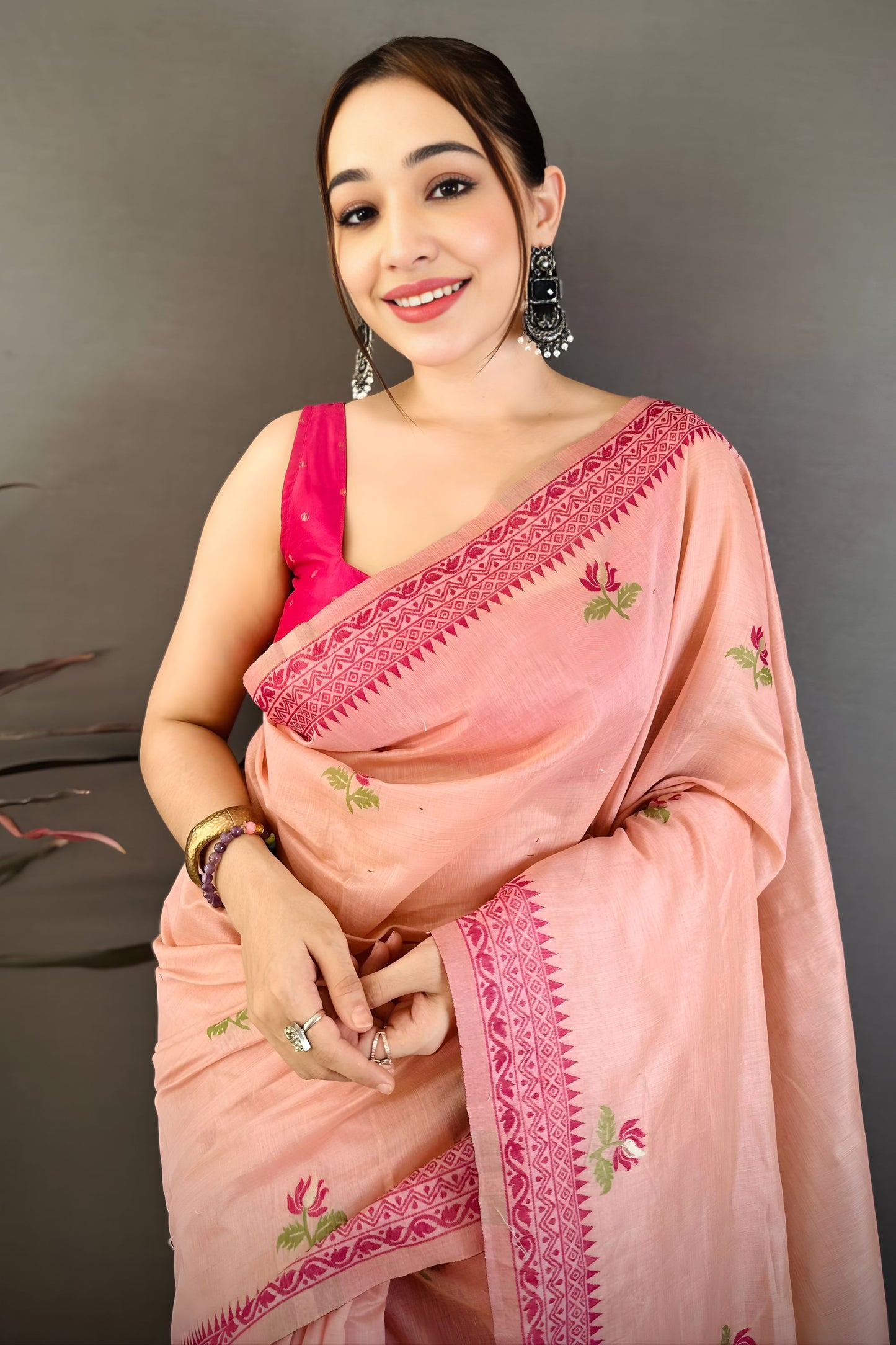 Elegant Peach Linen Cotton Saree Floral Print Pallu Traditional Border