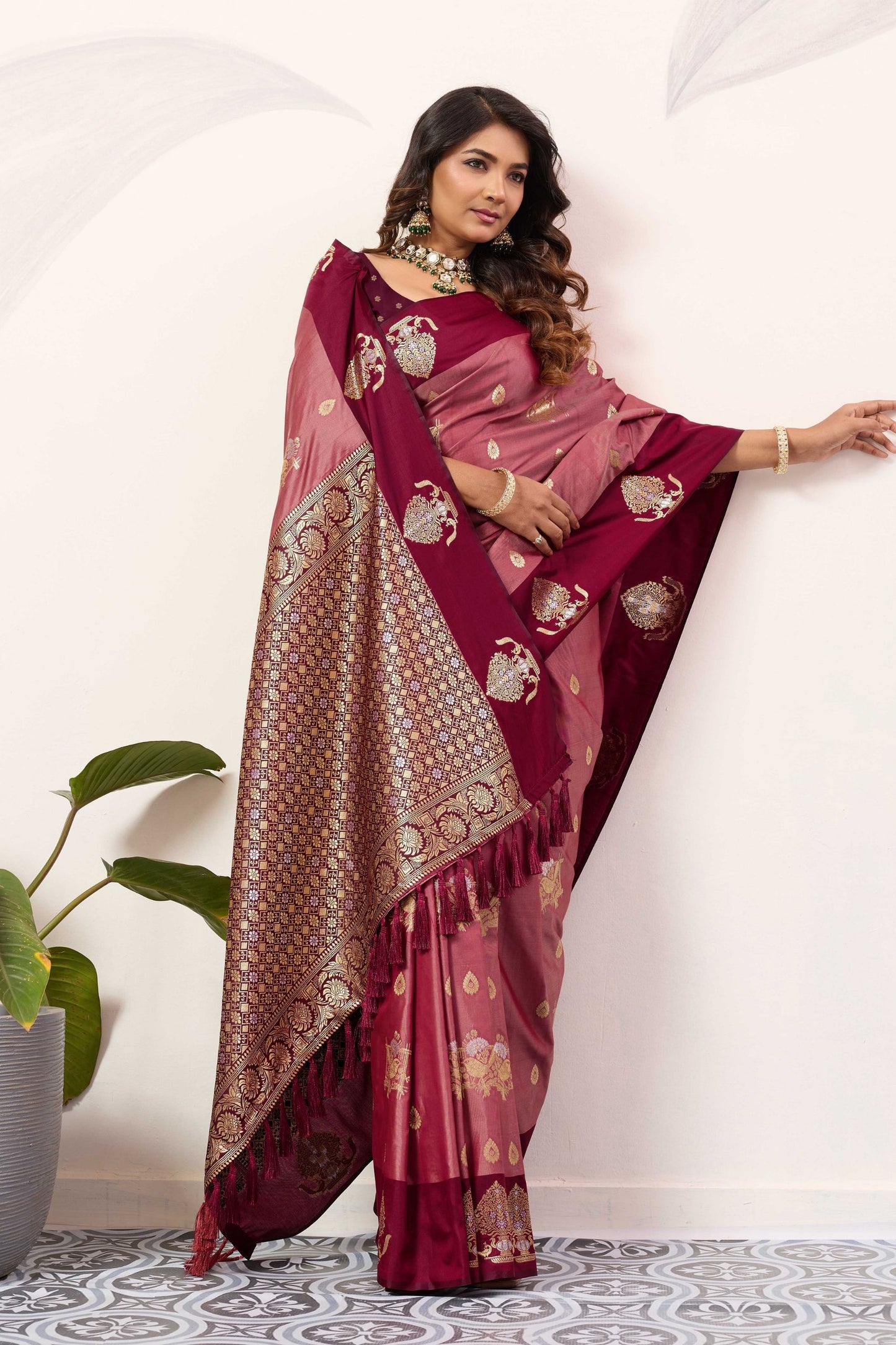 Maroon Rose Pink Banarasi Silk Saree Gold Zari Motifs Grand Woven Pallu
