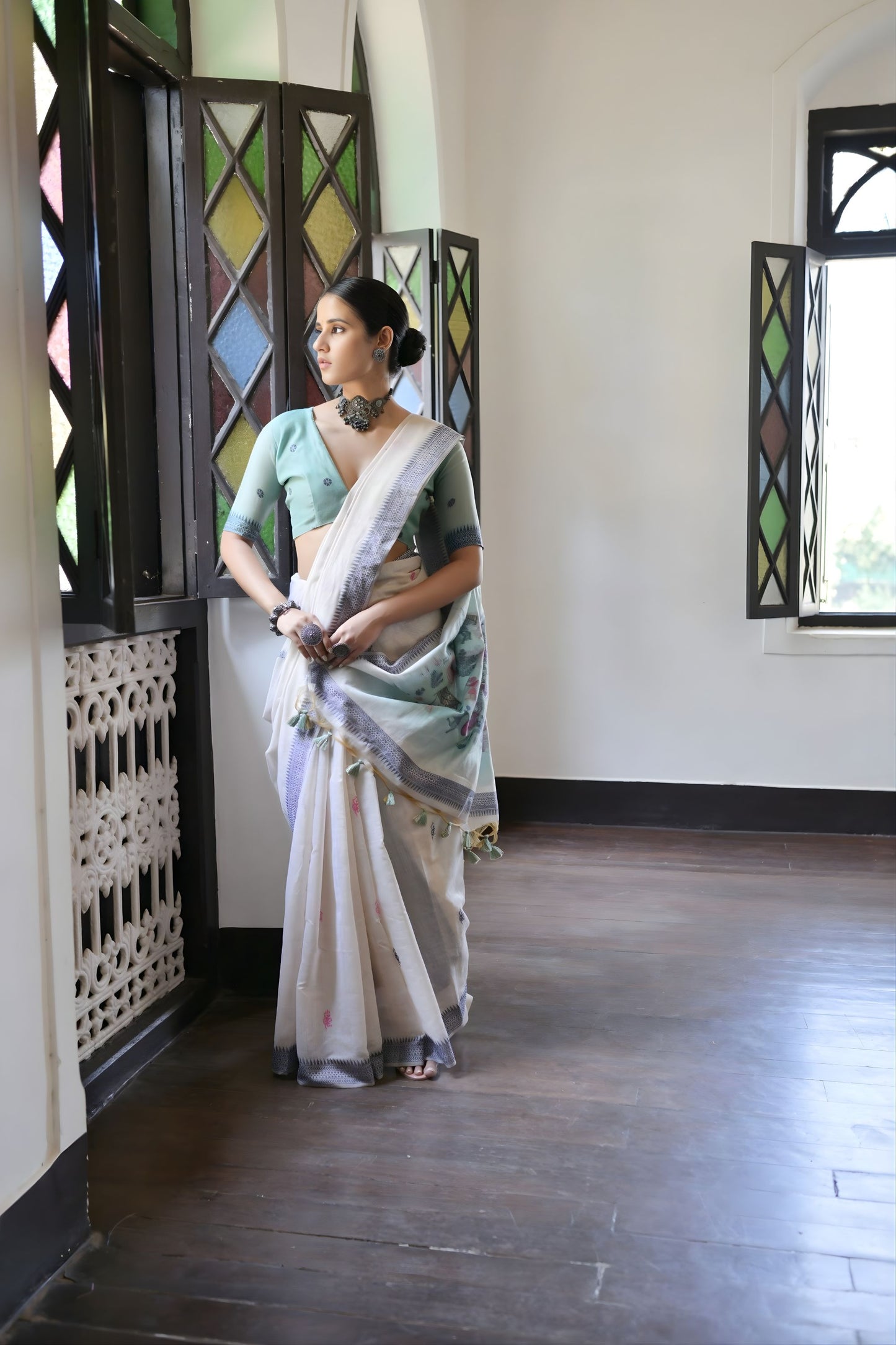 Off-White Handloom Cotton Saree Blue Border Printed Pallu