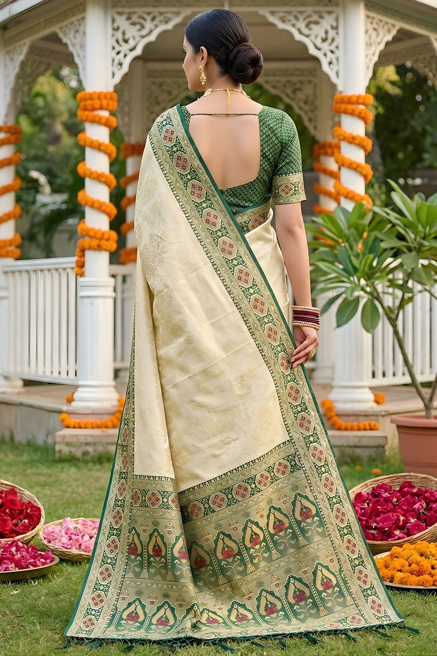 Royal Cream Beige Soft Silk Saree Green Woven Border Designer Pallu