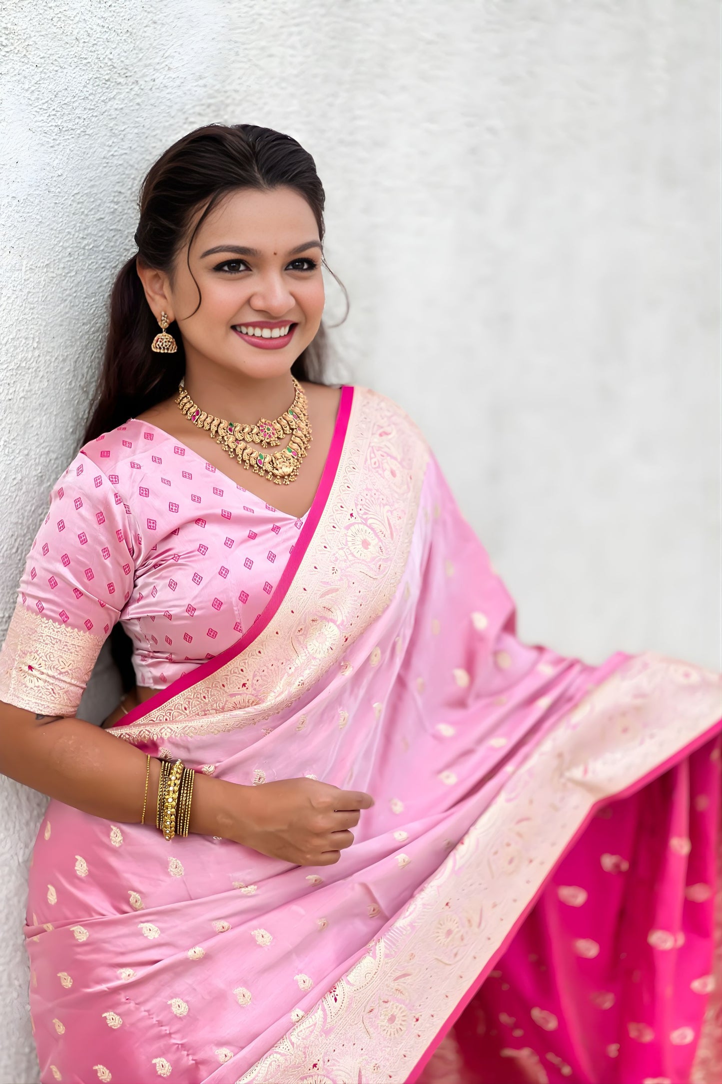 Graceful Pink Banarasi Silk Saree Zari Weaving Work for Women