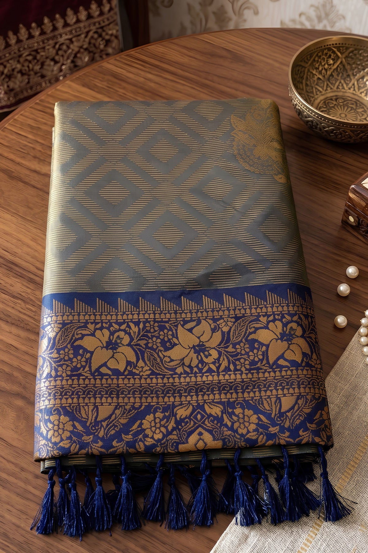 Stylish Grey Silk Jacquard Woven Zari Saree for Women