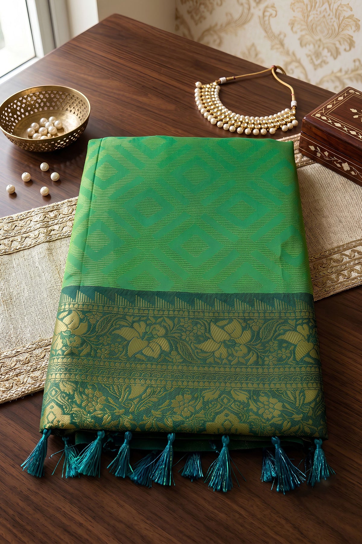 Graceful Emerald Green Silk Jacquard Zari Woven Saree for Women