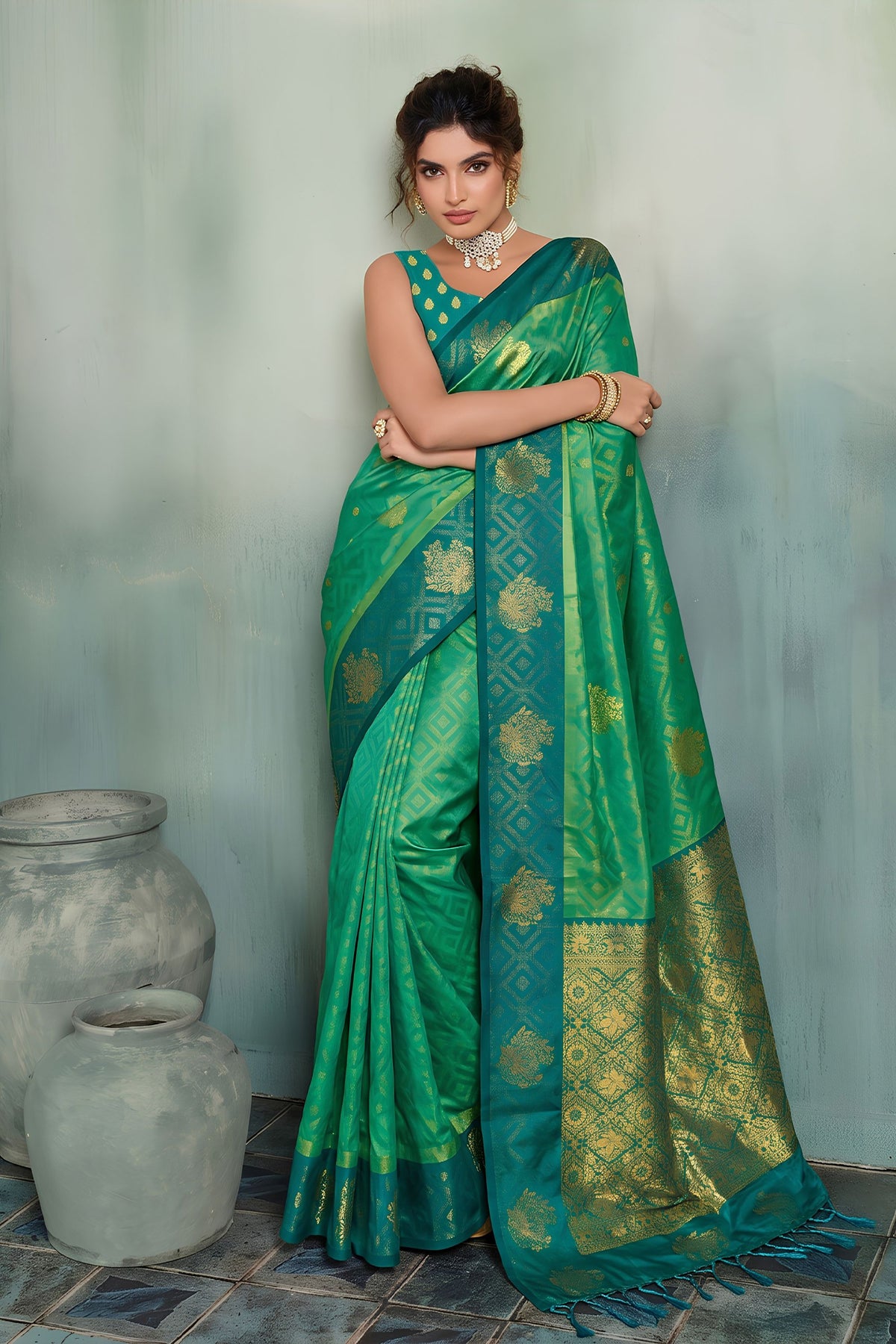 Graceful Emerald Green Silk Jacquard Zari Woven Saree for Women