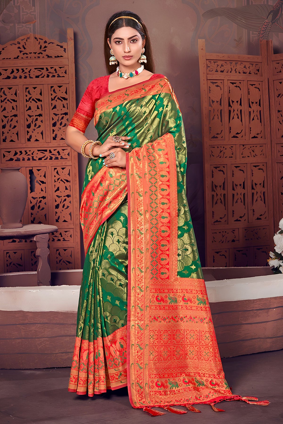 Exquisite Bottle Green Patola Silk Saree with Jacquard Work for Women