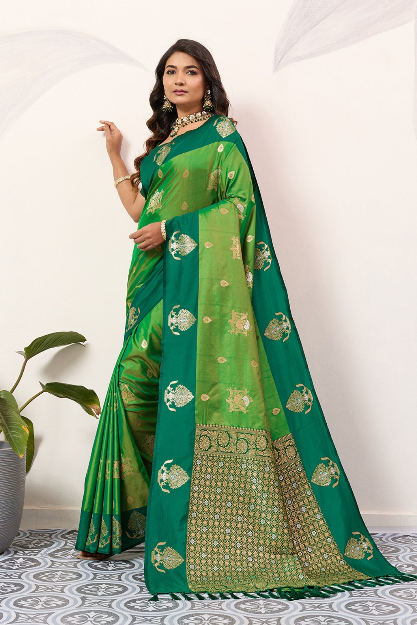 Green Banarasi Silk Saree Antique Gold Zari Motifs Rich Woven Pallu