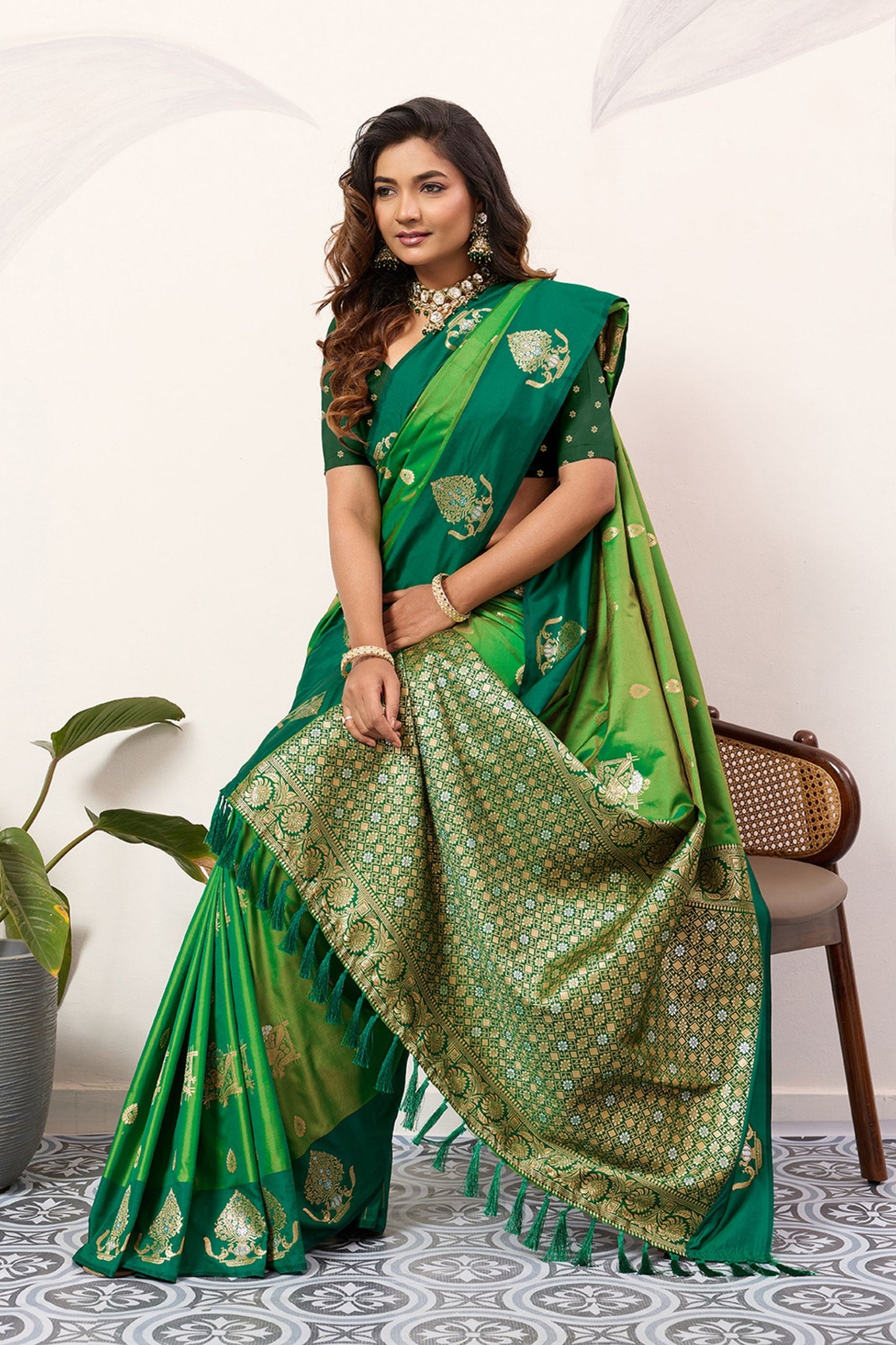 Green Banarasi Silk Saree Antique Gold Zari Motifs Rich Woven Pallu