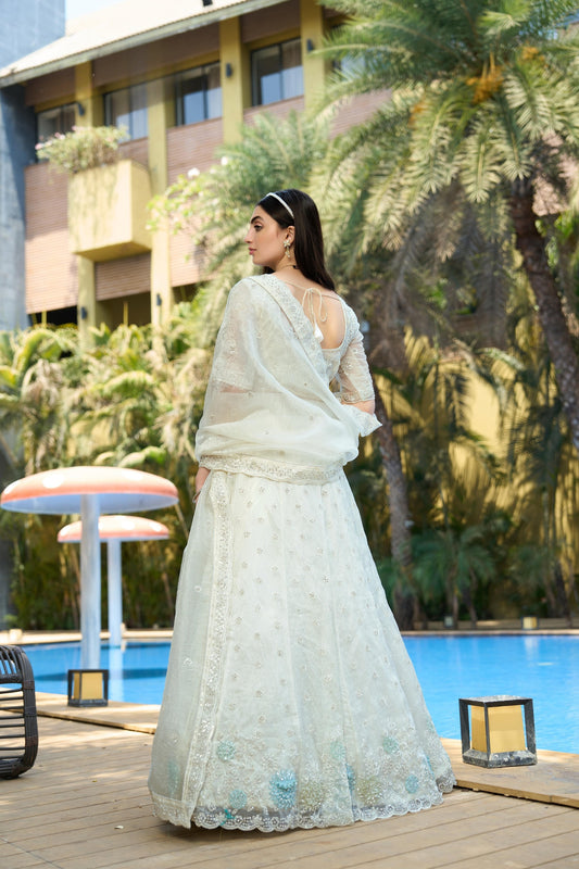 Elegant White Embroidered Organza Lehenga Choli with Dupatta for Wedding