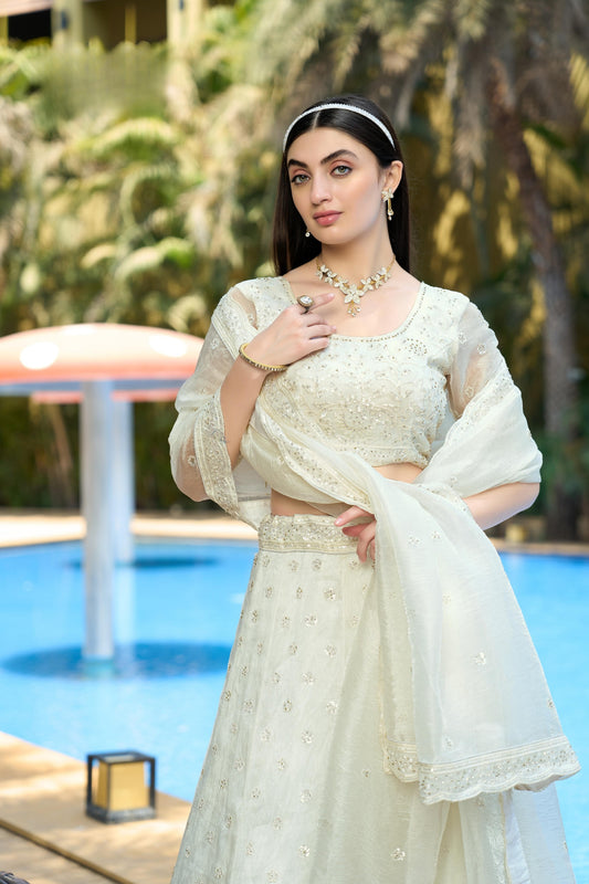 Elegant White Embroidered Organza Lehenga Choli with Dupatta for Wedding