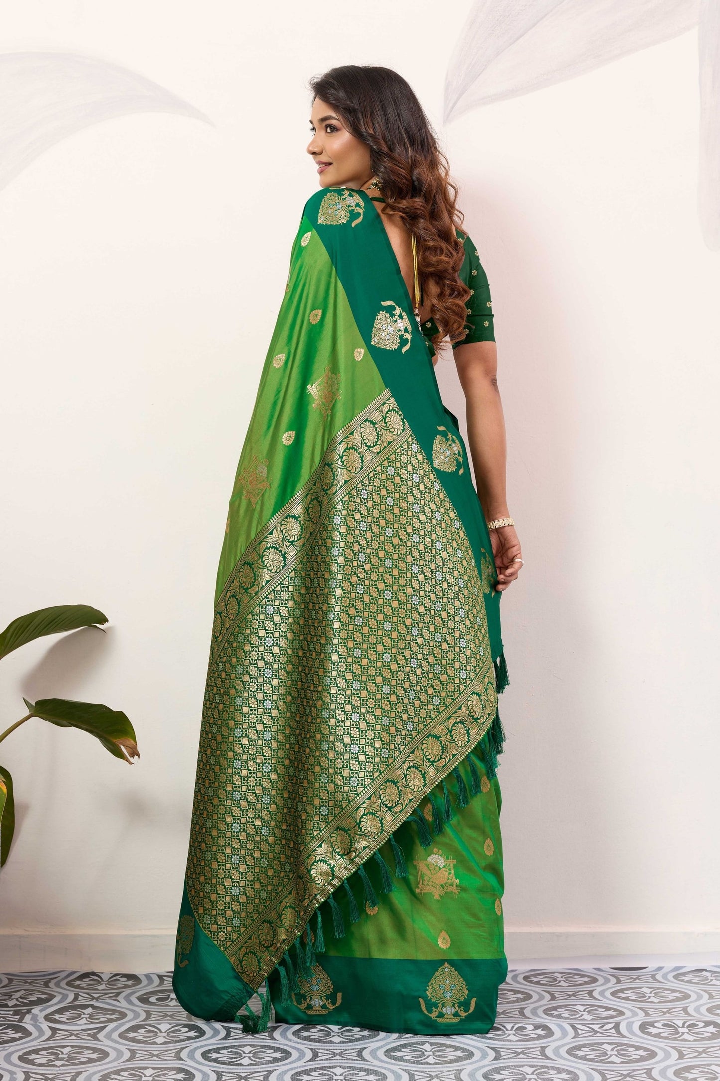 Green Banarasi Silk Saree Antique Gold Zari Motifs Rich Woven Pallu