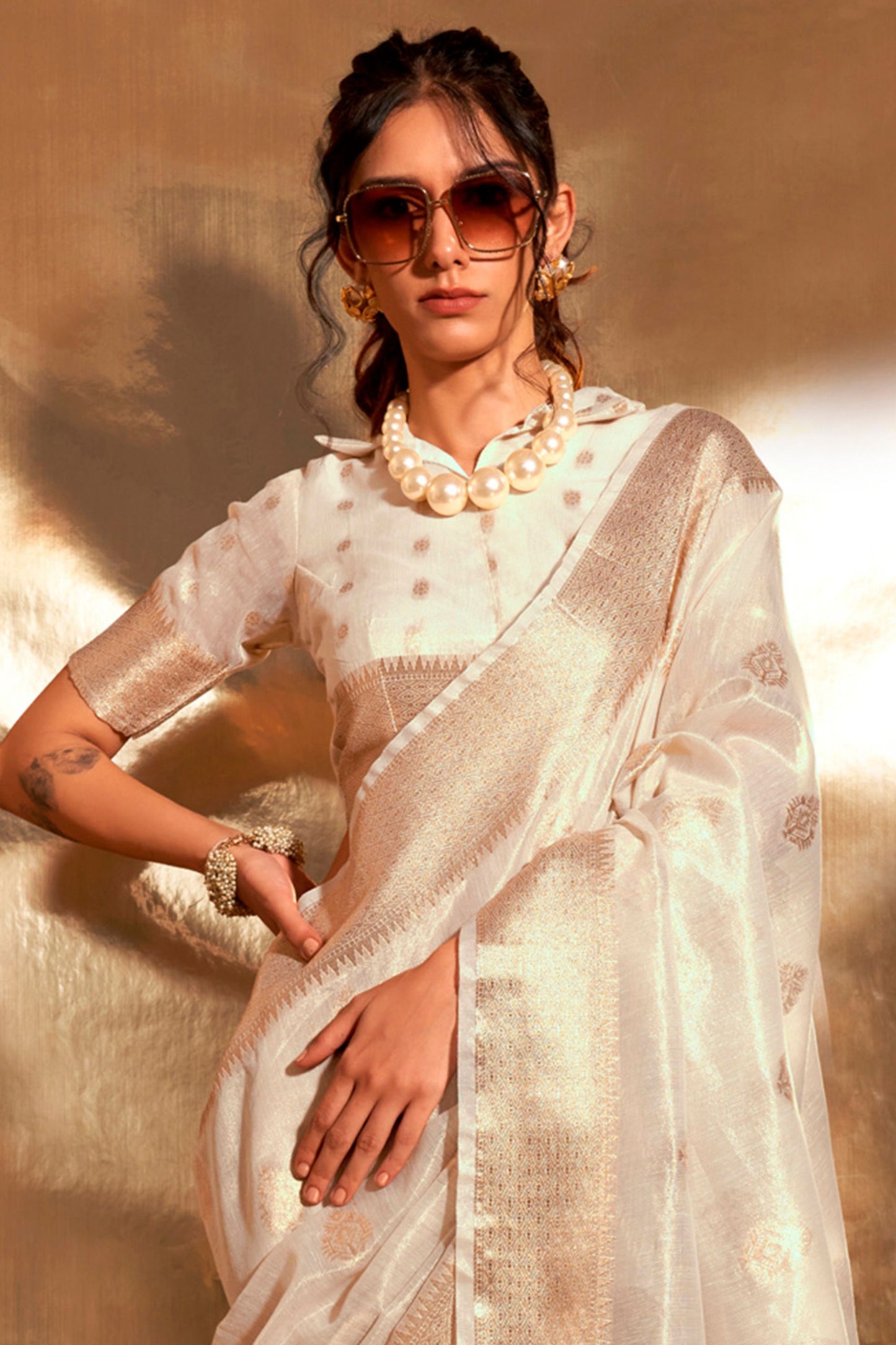 White Banarasi Silk Saree with Zari Woven Border Floral Pallu