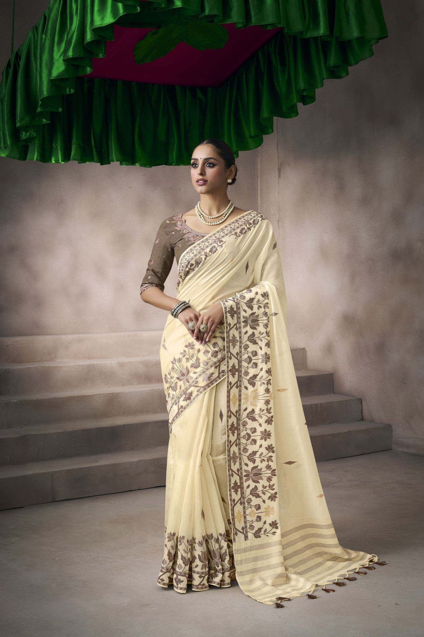 Lovely Cream Viscose Cotton Saree Weaving Pattern for Women