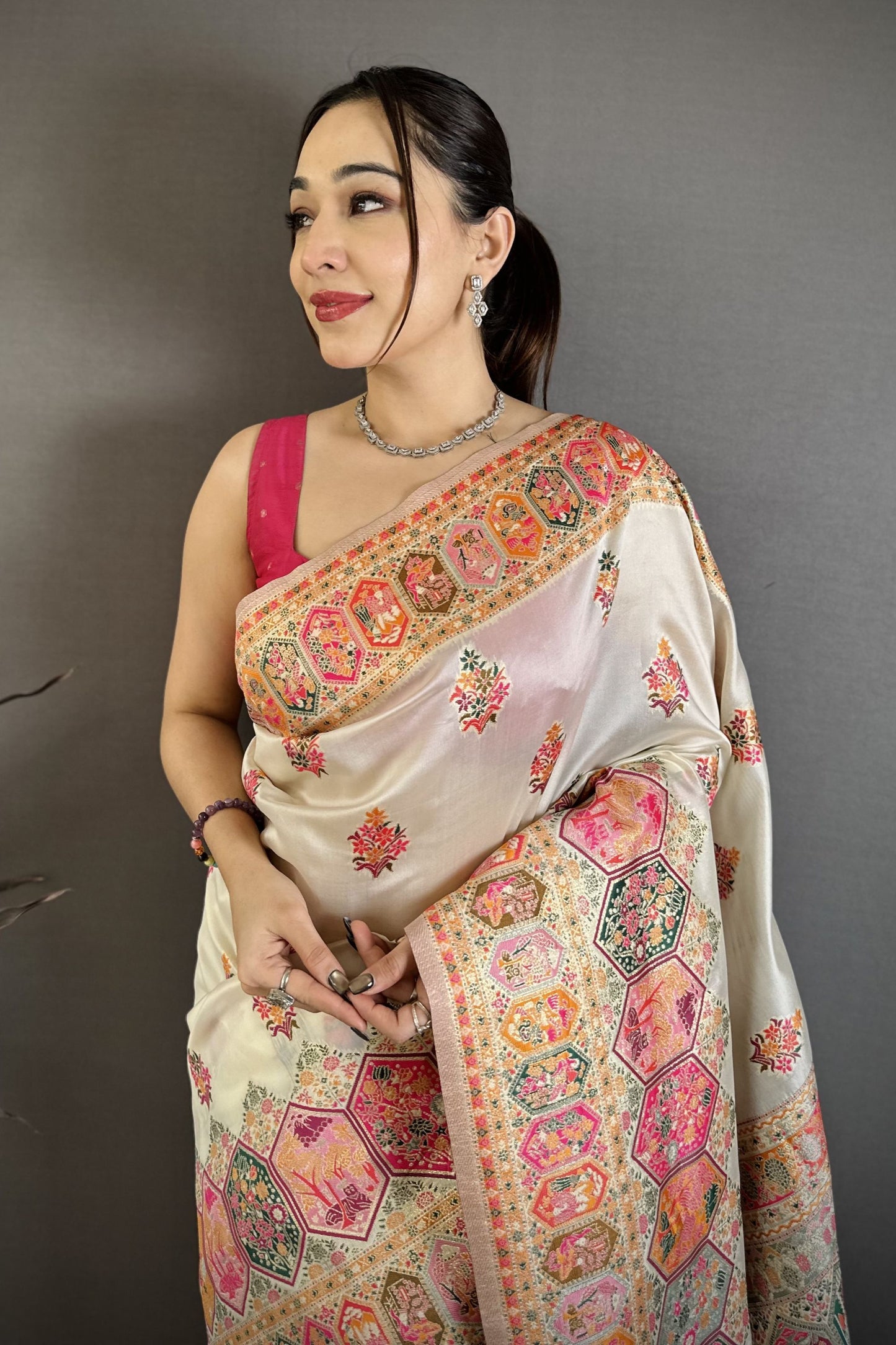 Off White Soft Silk Saree Pink Gold Traditional Woven Border