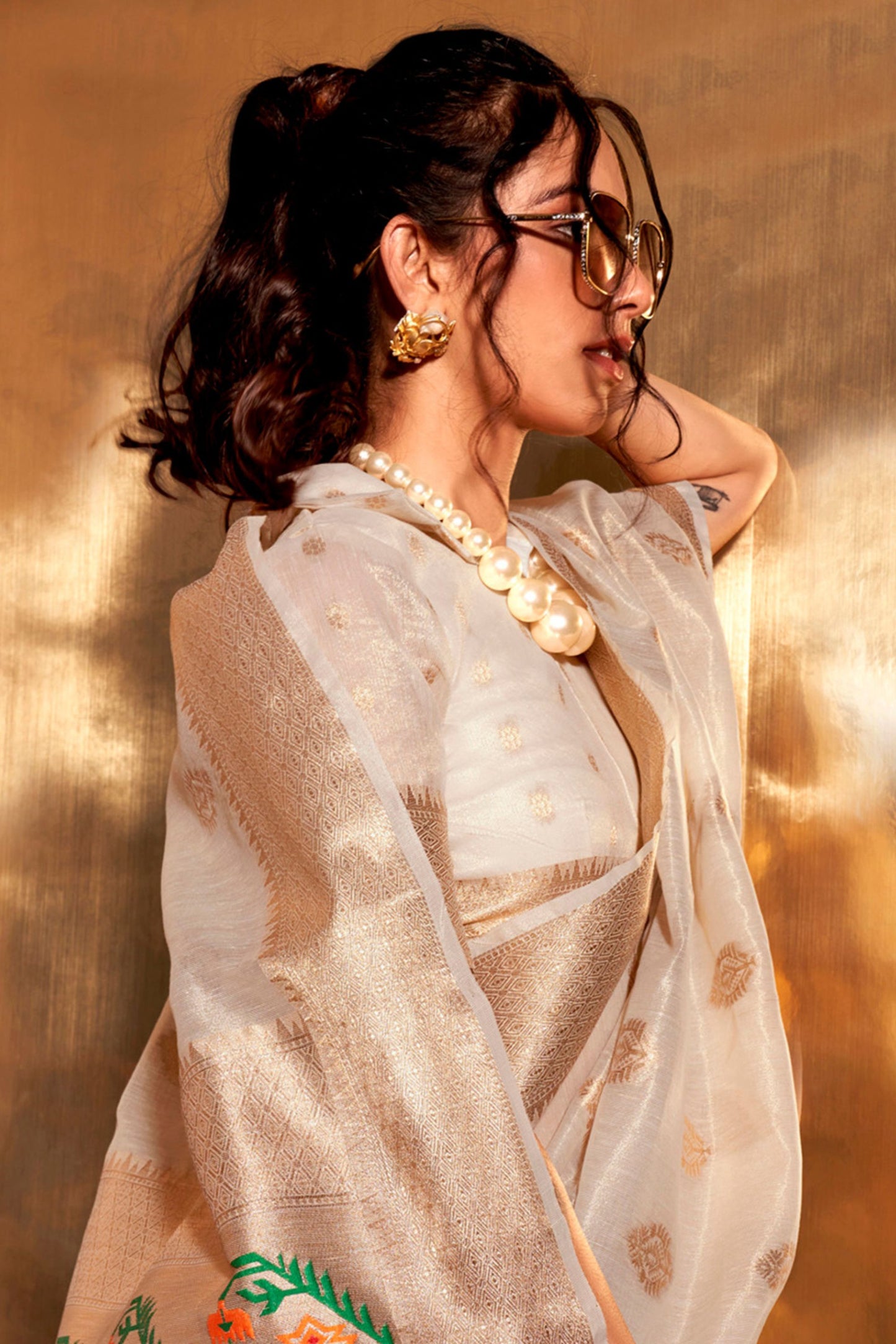 White Banarasi Silk Saree with Zari Woven Border Floral Pallu
