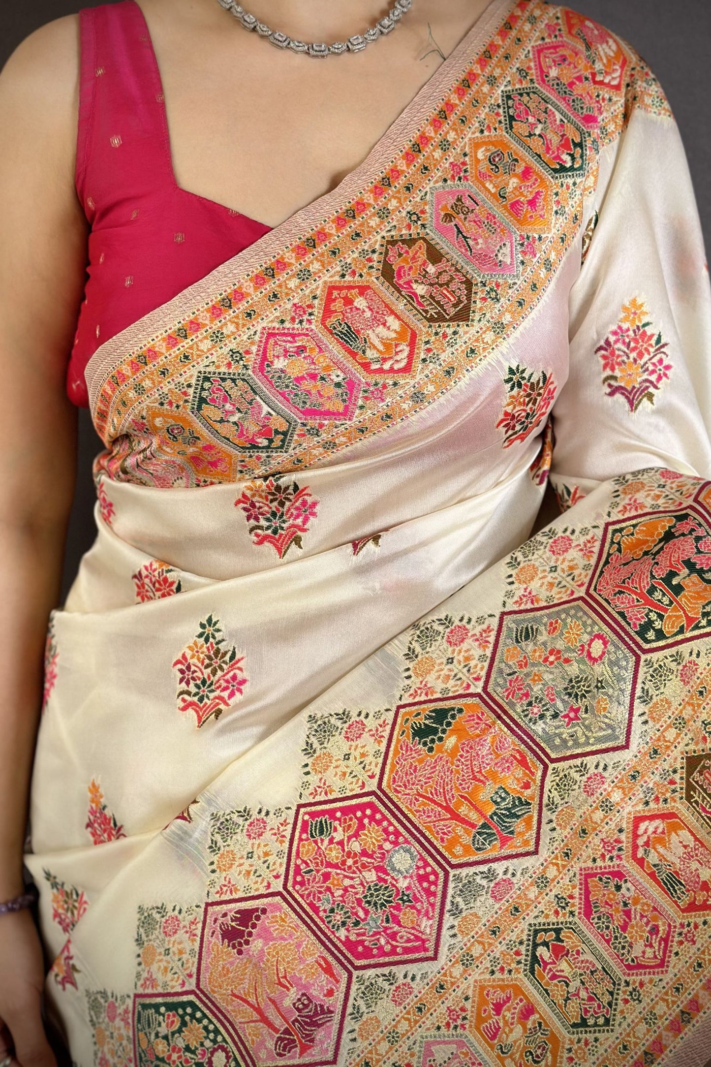 Off White Soft Silk Saree Pink Gold Traditional Woven Border
