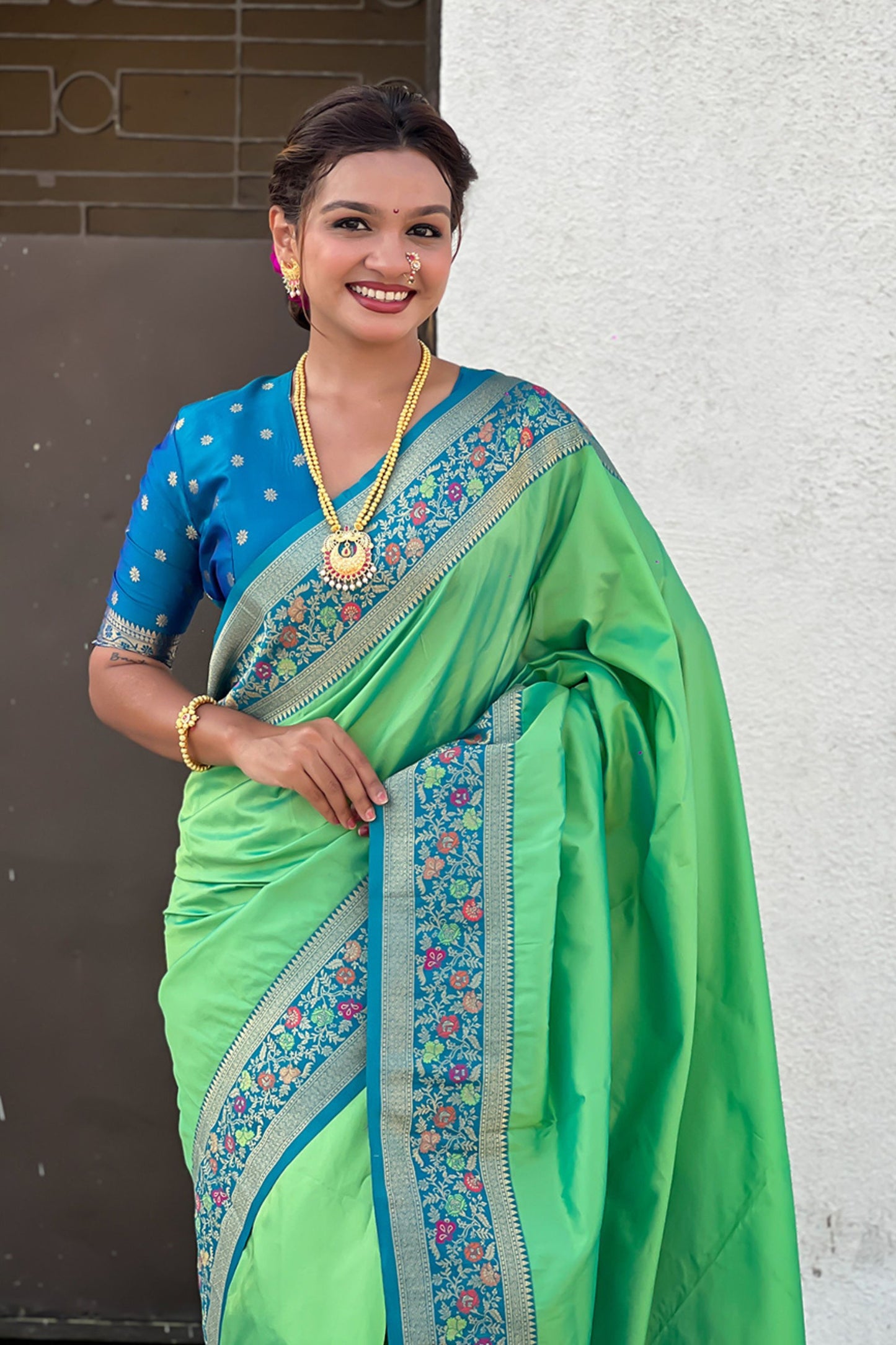 Green Banarasi Silk Saree Blue Contrast Border Floral Zari Weaving