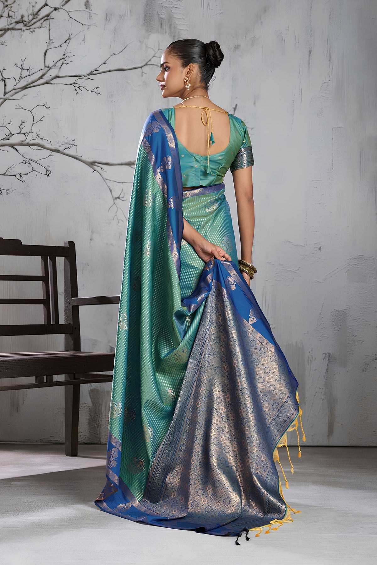 Graceful Mint Green Silk Woven Saree with Zari Border for Women