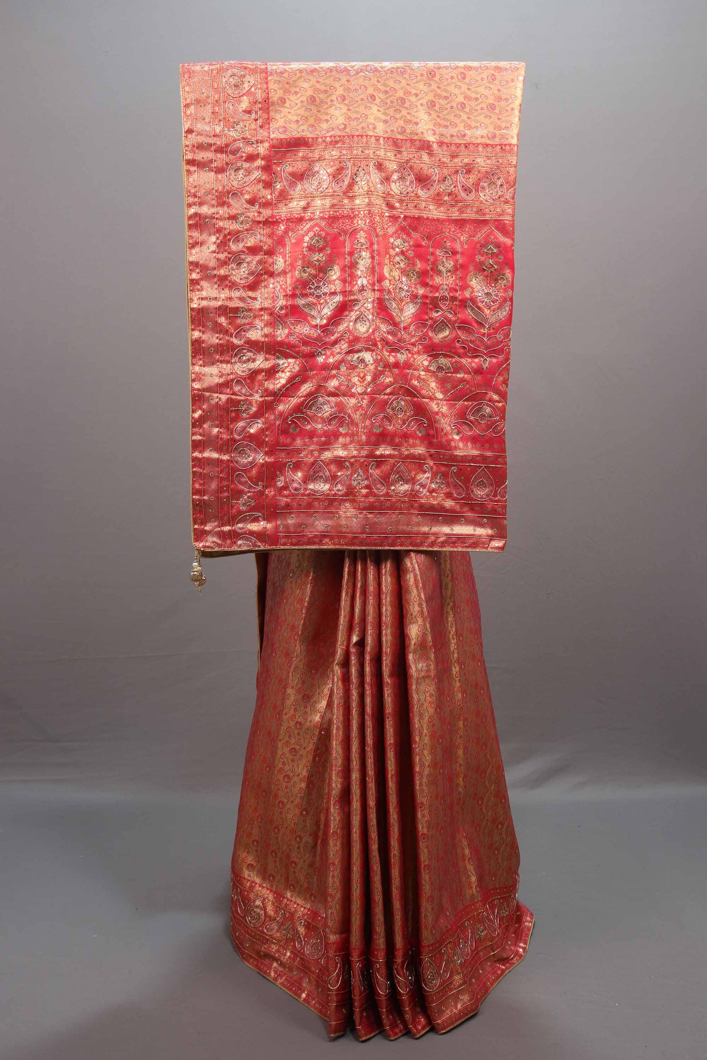 Red Kanjivaram Silk Saree Heavy Zari Weaving Motifs Rich Border 