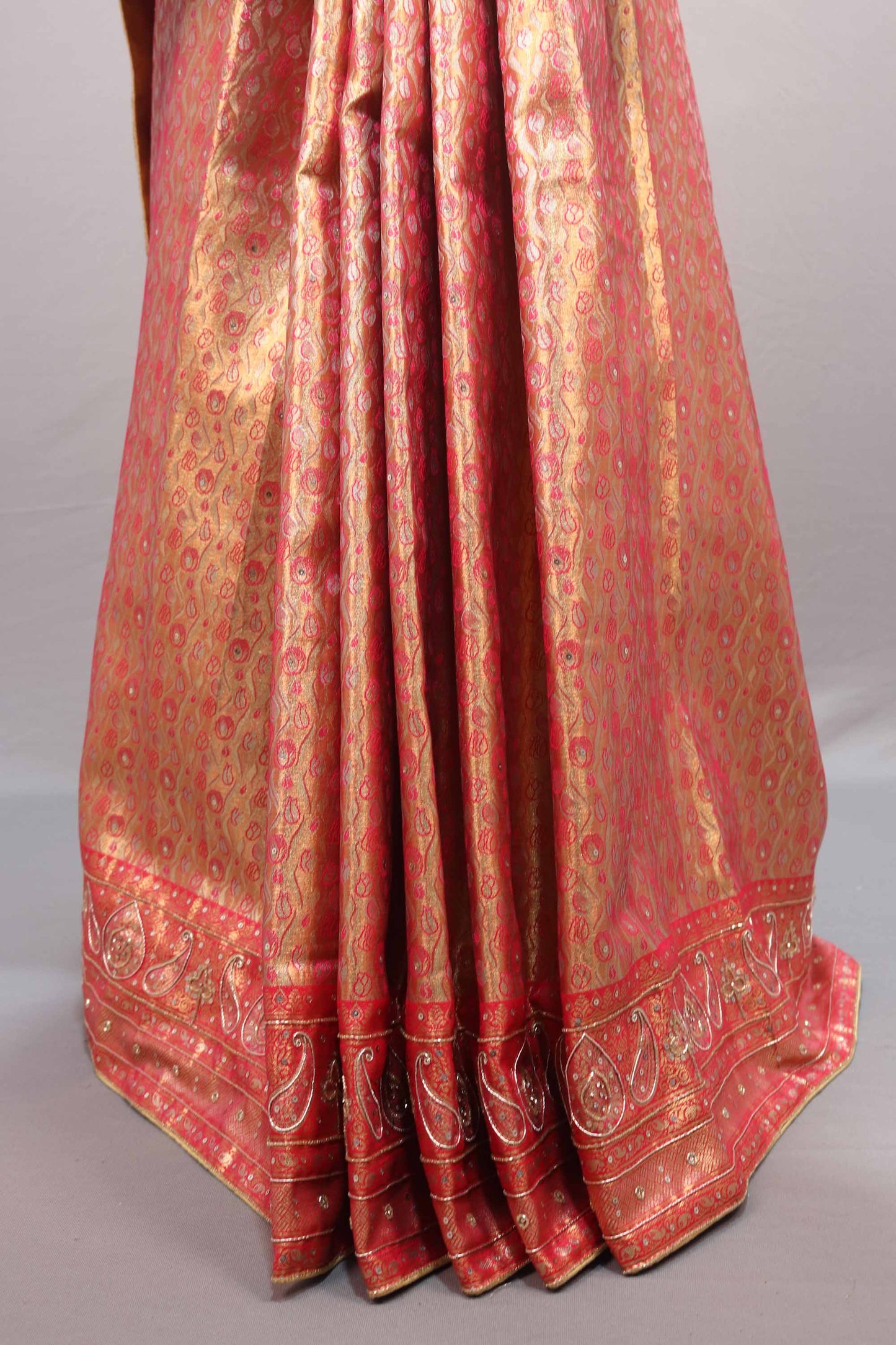 Red Kanjivaram Silk Saree Heavy Zari Weaving Motifs Rich Border