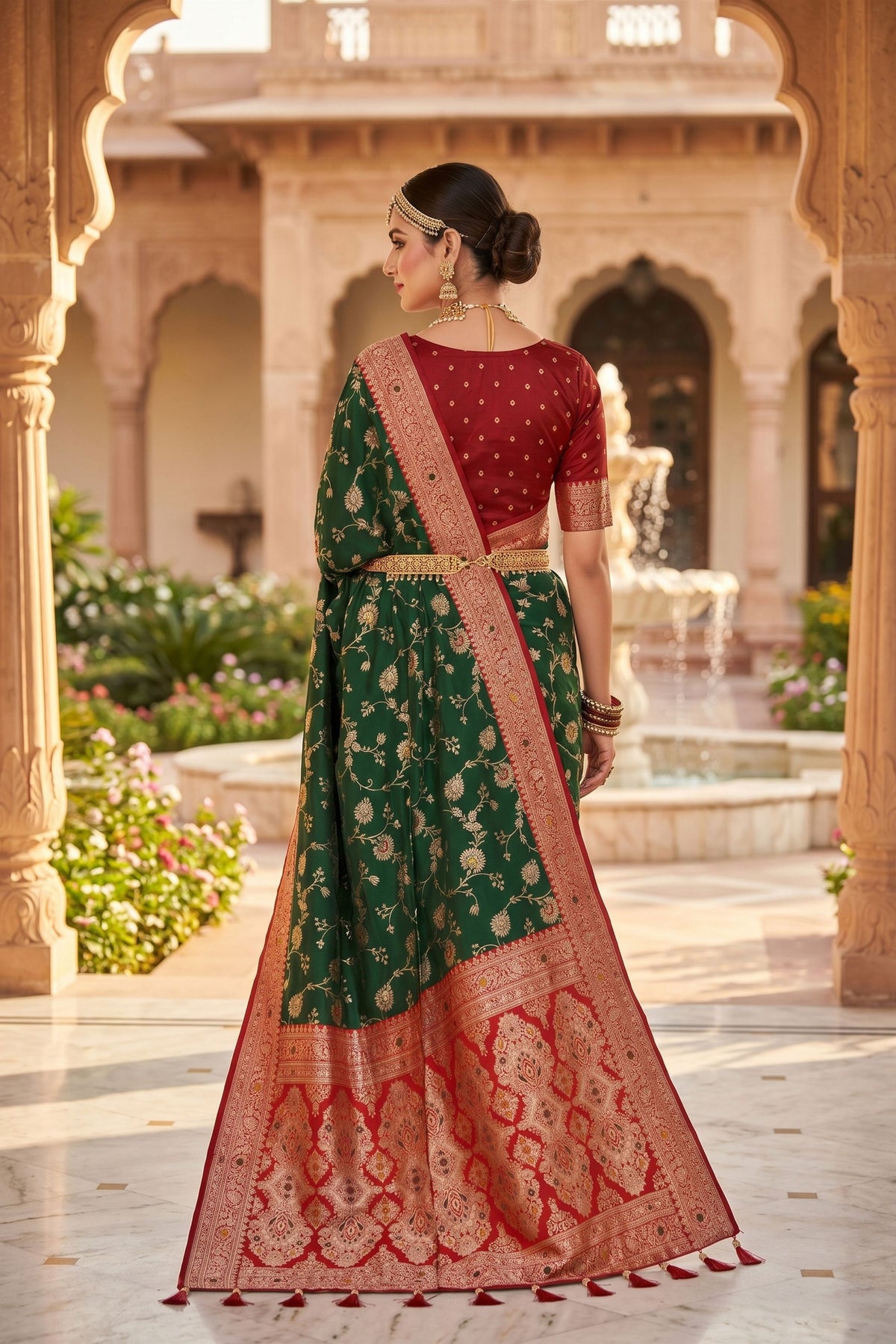 Graceful Green Soft Banarasi Silk Saree with Zari Weaving Work for Women