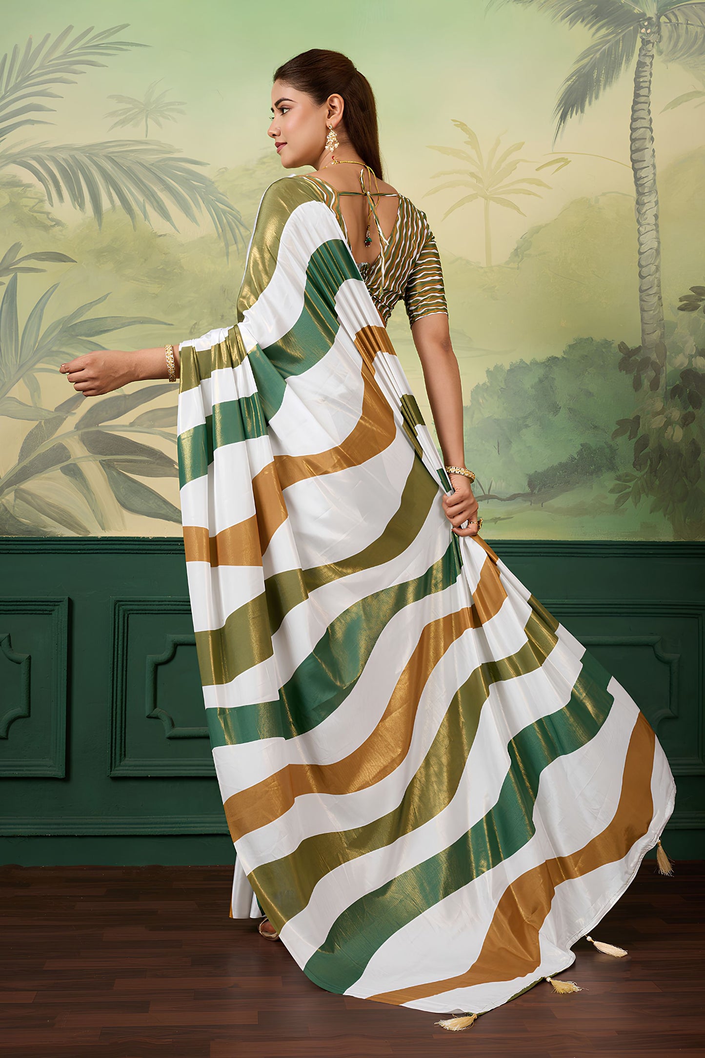 Graceful Green Crepe Silk Zari Weaving Digital Printed Saree for Women