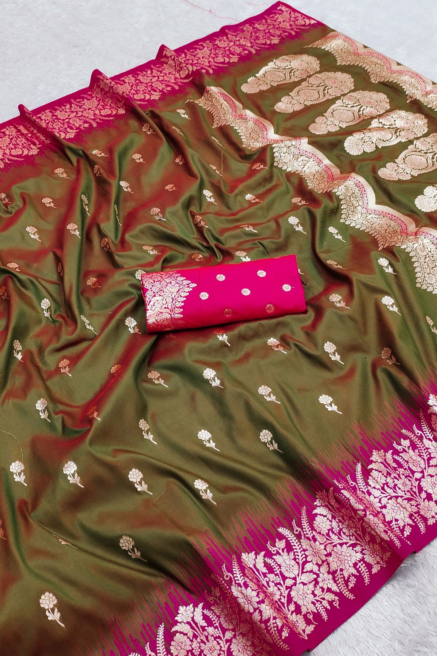 Graceful Olive Green Banarasi Silk Saree Zari Weaving for Women