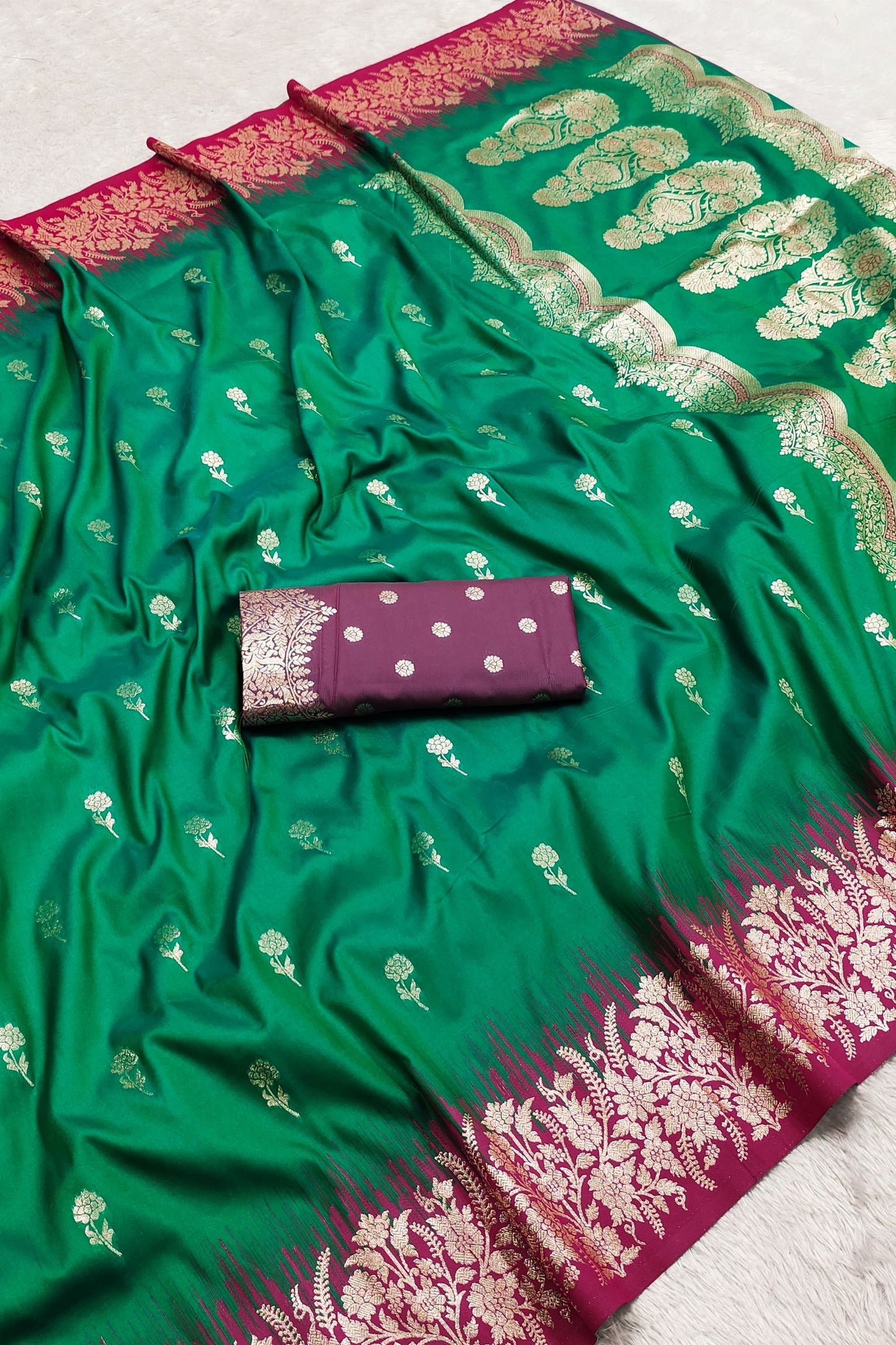 Vibrant Green Banarasi Silk Saree Zari Weaving for Women