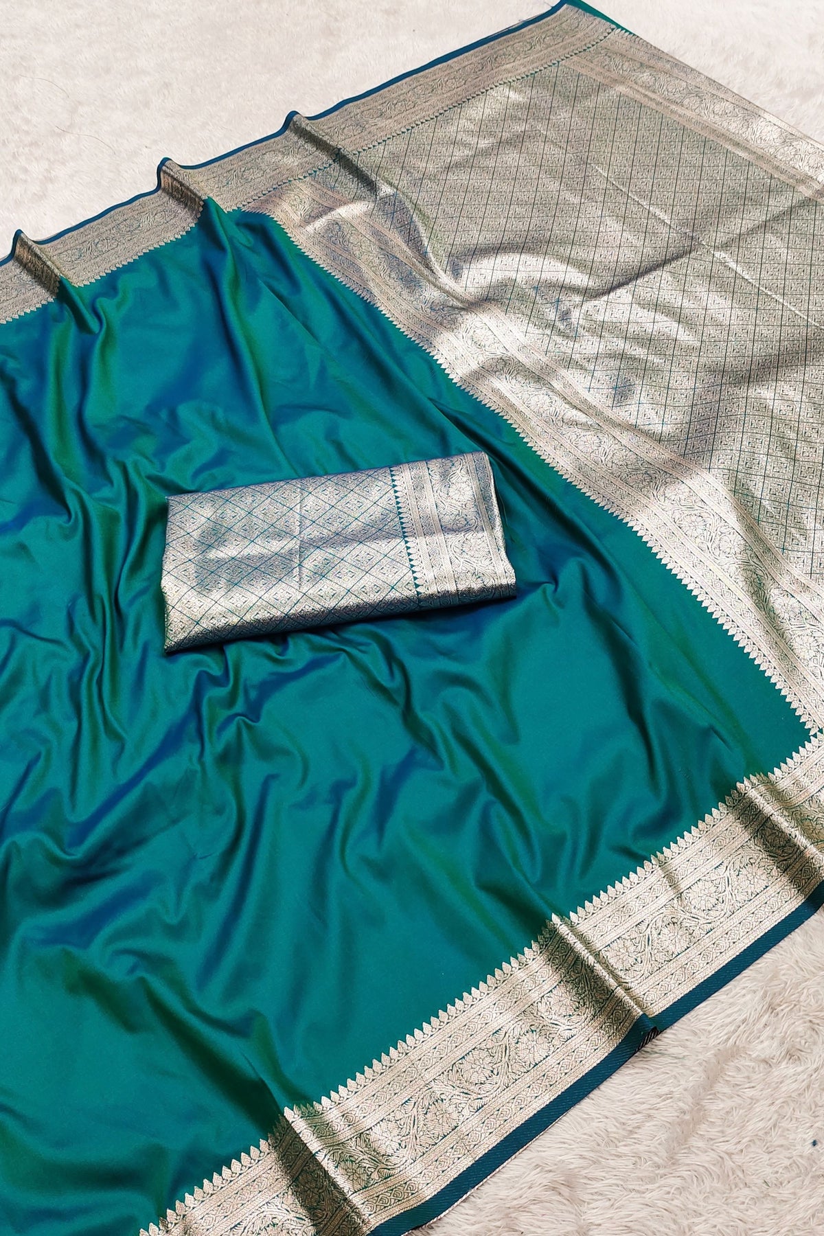 Graceful Teal Green Banarasi Gala Silk Zari Weaving Saree for Women