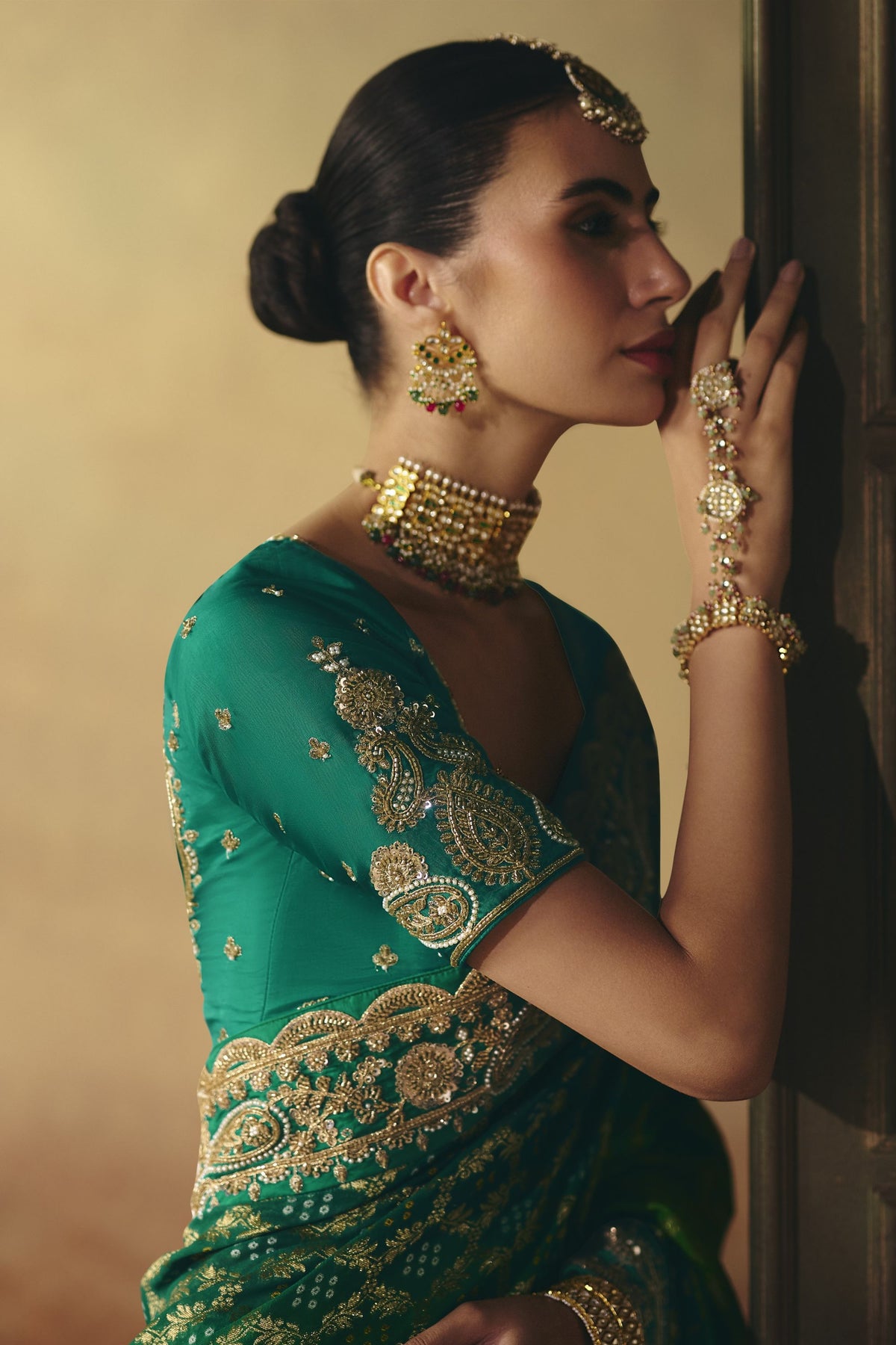 Regal Emerald Green Pure Georgette Saree Weaving Work Embroidered Border for Women