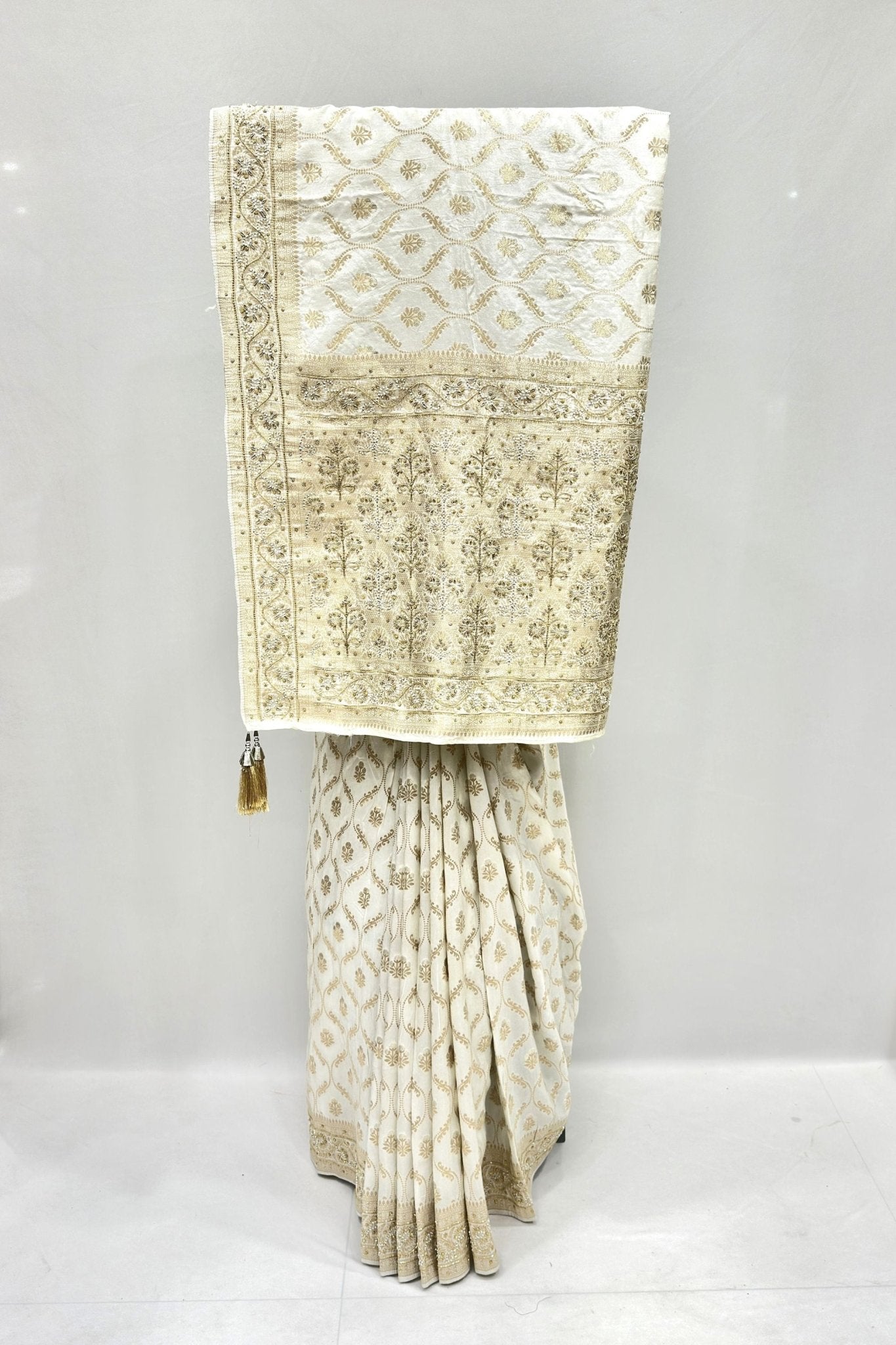 Elegant Off - White Banarasi Silk Saree - Mangaldeep NX