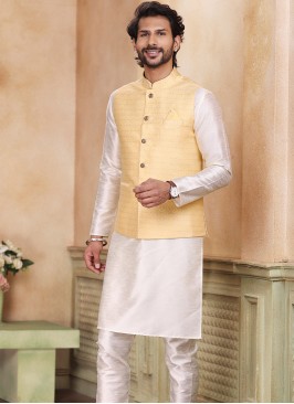 Appealing Yellow Banarasi Jaquard silk with chudid