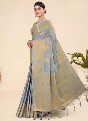 Beauteous Traditional Saree For Ceremonial