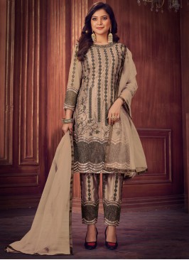 Blissful Designer Salwar Suit For Ceremonial