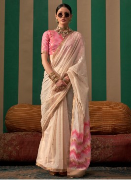 Capricious Weaving Handloom silk Trendy Saree