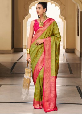 Chic Trendy Saree For Festival