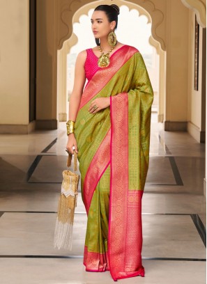 Chic Trendy Saree For Festival