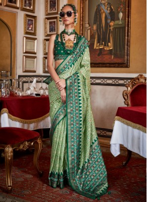 Dashing Classic Saree For Ceremonial