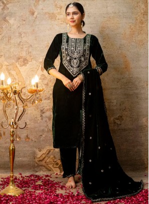 Dazzling Designer Salwar Kameez For Party